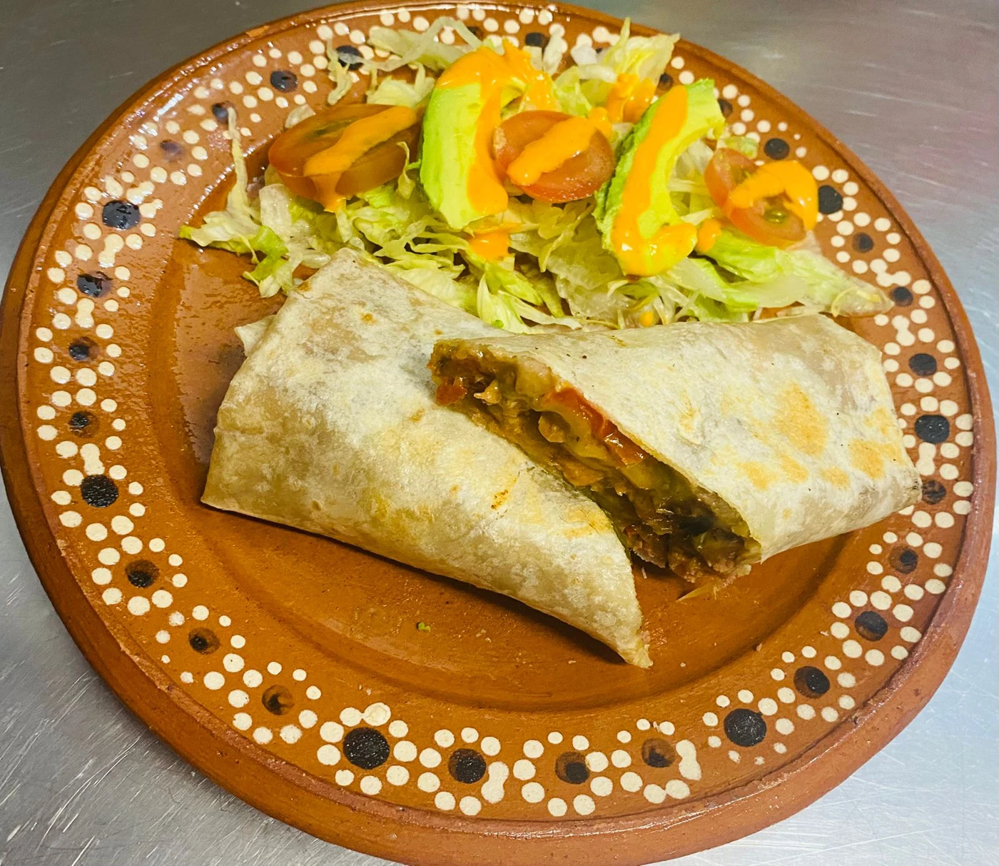 Burro acompañado de ensalada